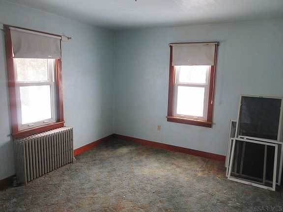 5th image of 193 W Carroll St