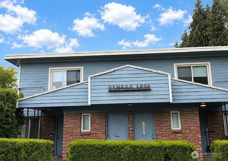 2nd image of 6537 Oswego Place NE