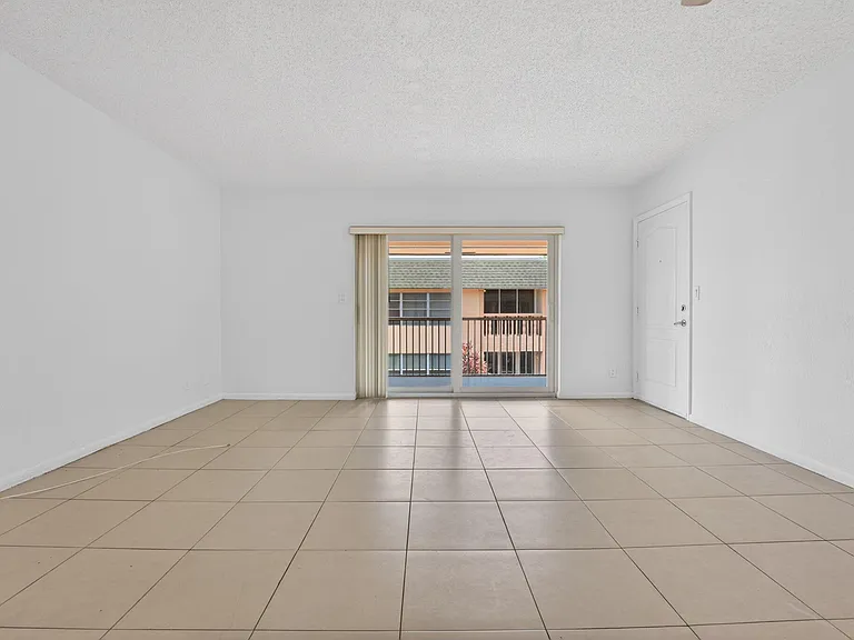 760 SE 2nd Ave #D216 — Photo 8