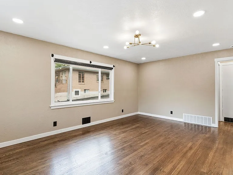 405 Wilhelmia Ave #B — Photo 4