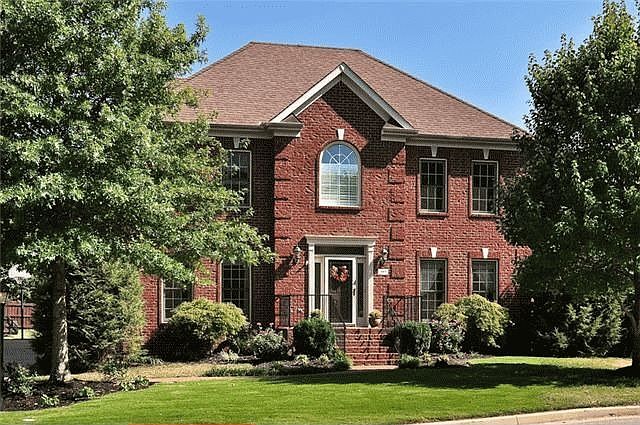 2nd image of 305 Turnberry Cir