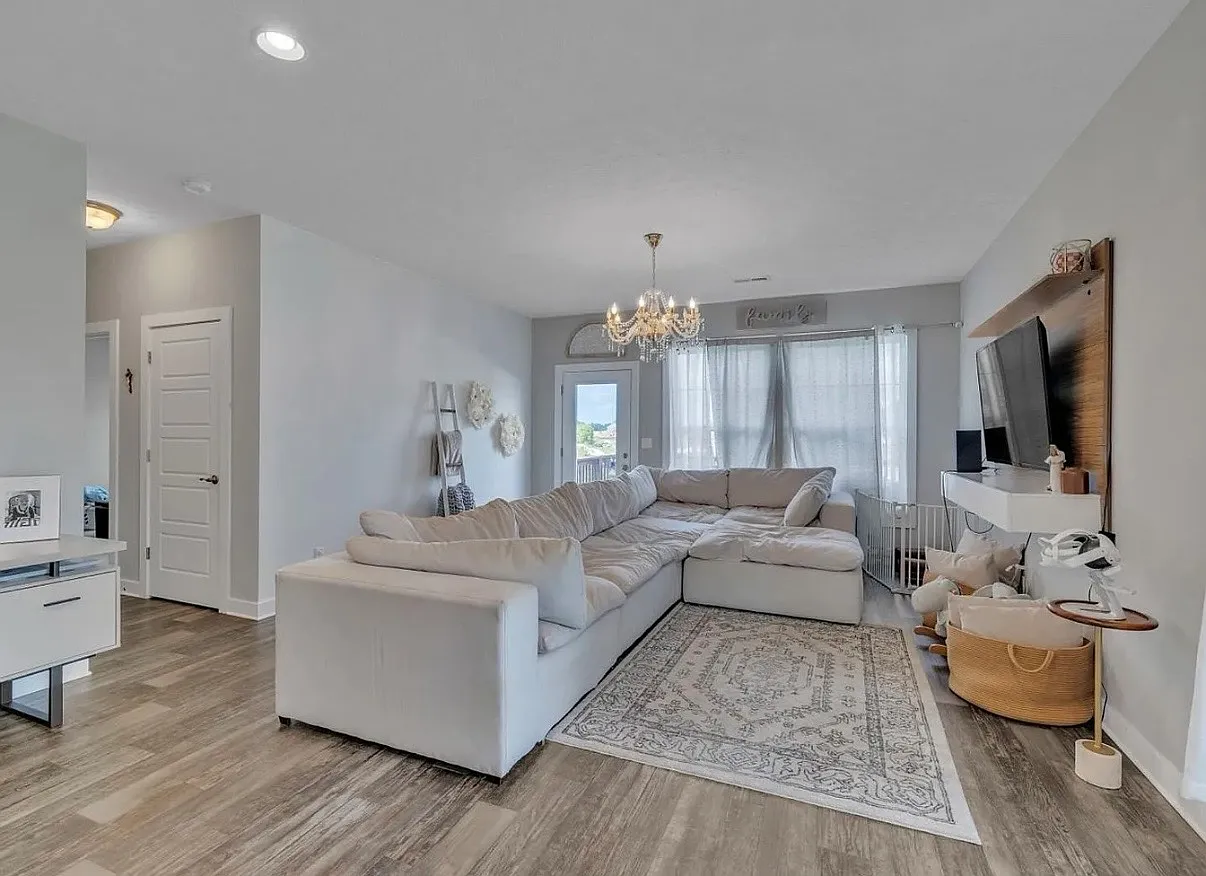 3 bed, 1393 sqft, $1,850 — Photo 2