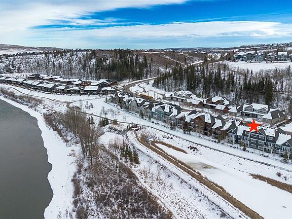 3rd image of 44 S Riviera Way