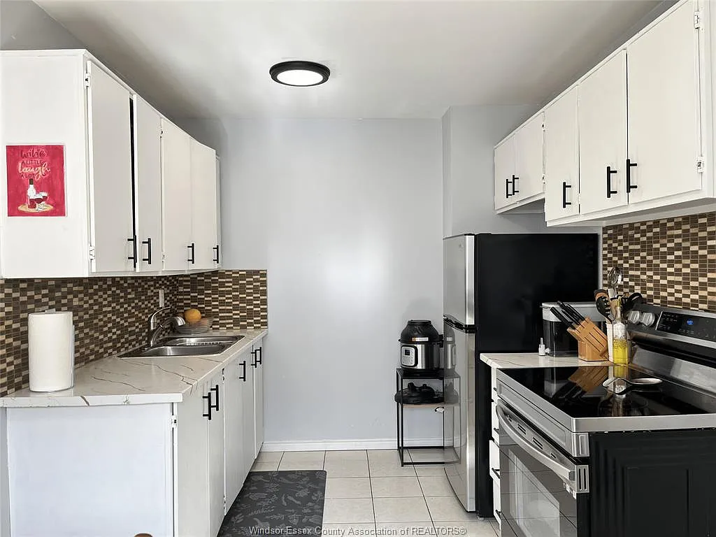 3 bed, 1.5 bath, $2,100 — Photo 4