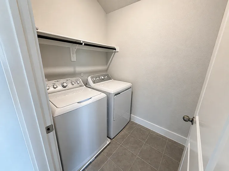 3104 Eddington Dr — Photo 18