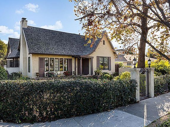 2nd image of 3364 Yorkshire Rd