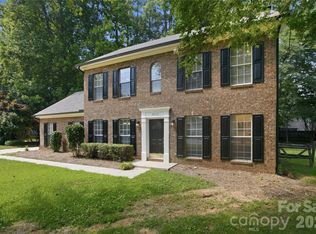 8802 Tarpan Ct, Charlotte, NC 28216