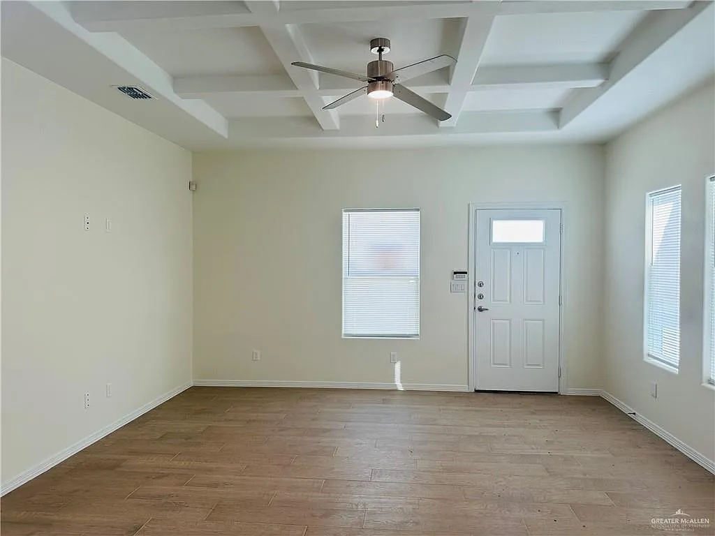 3 bed, 2.0 bath, 1025 sqft, $1,250 — Photo 3