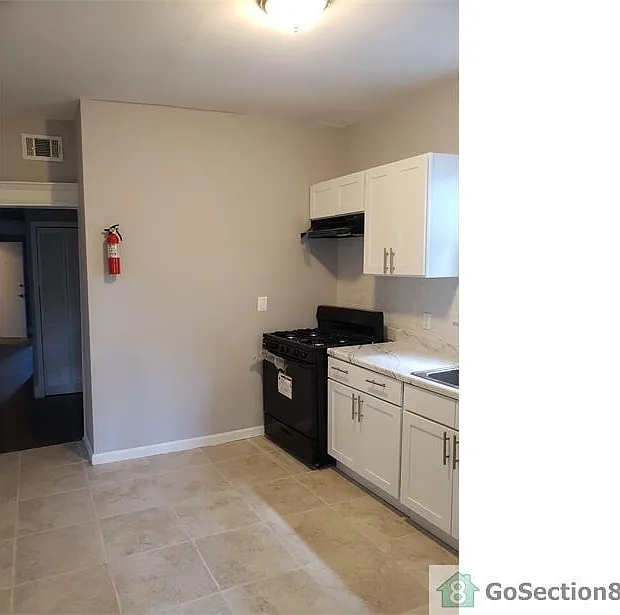 3 bed, $2,000 — Photo 2
