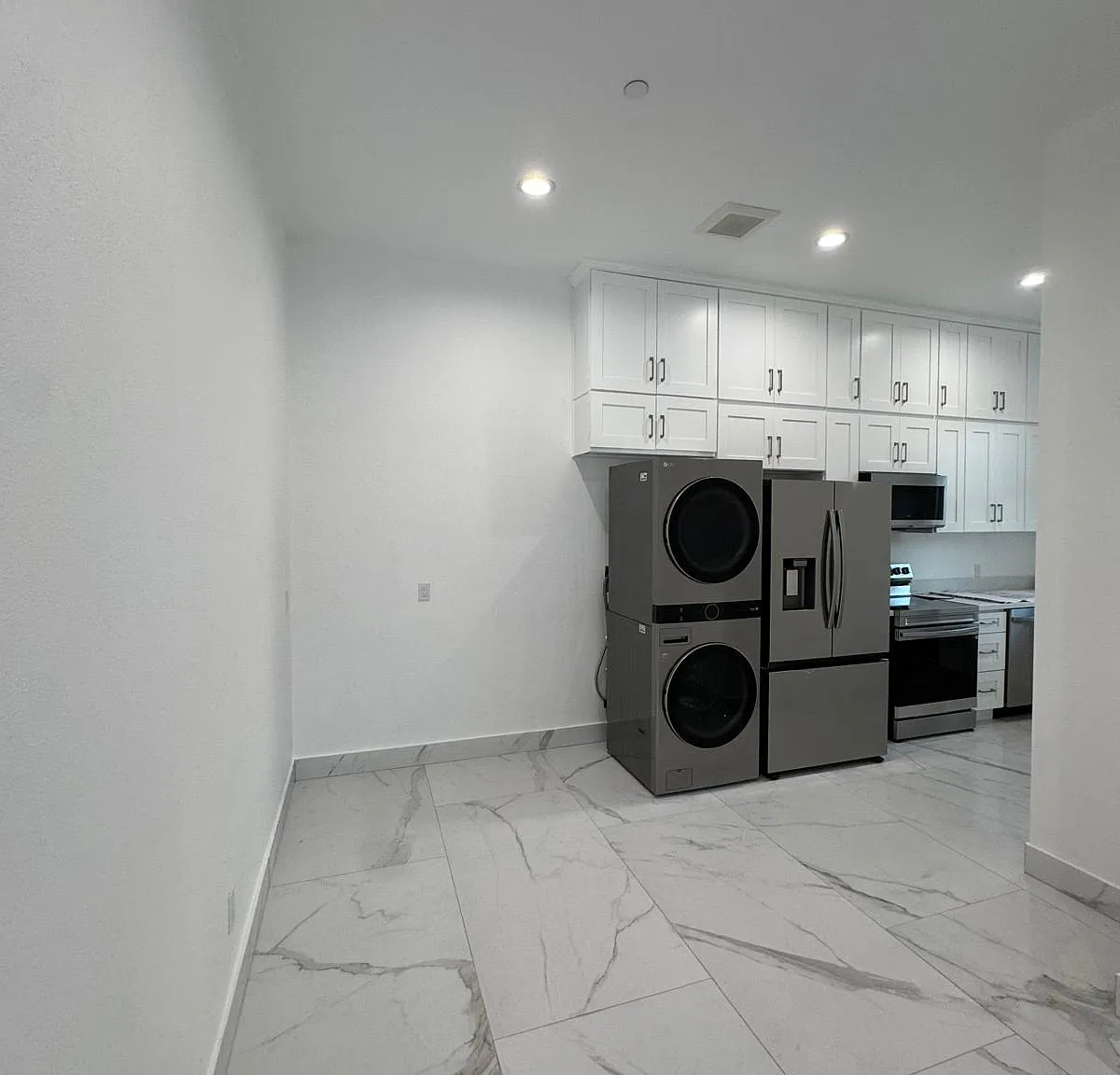 1 bed, 600 sqft, $2,100 — Photo 2
