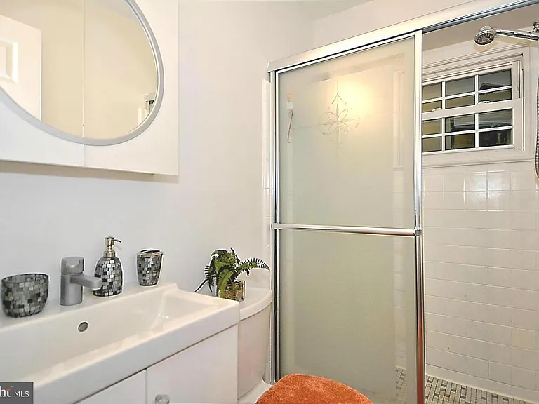 9009 Orange Hunt Ln — Photo 3