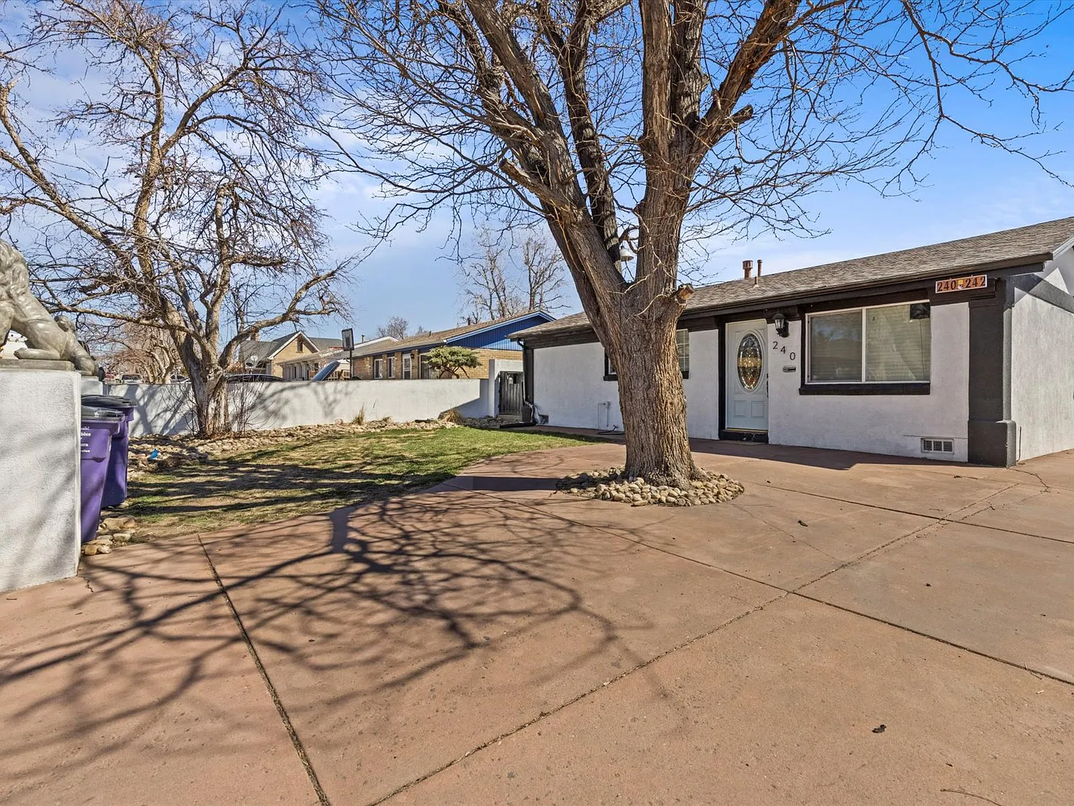 242 S Canosa Ct — Photo 2