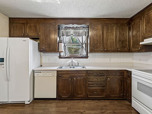 5th image of 605 Frankfort Dr