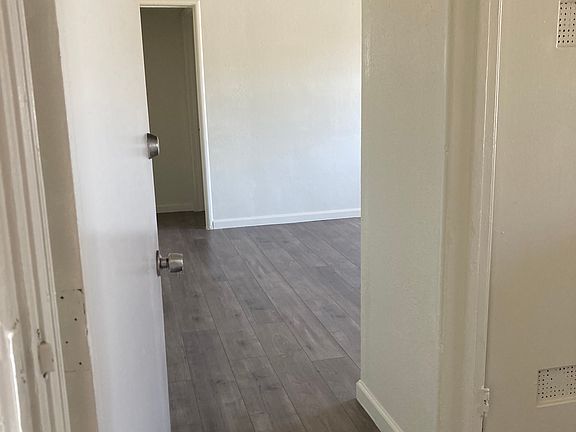 4th image of 1060 W 17th St APT 24