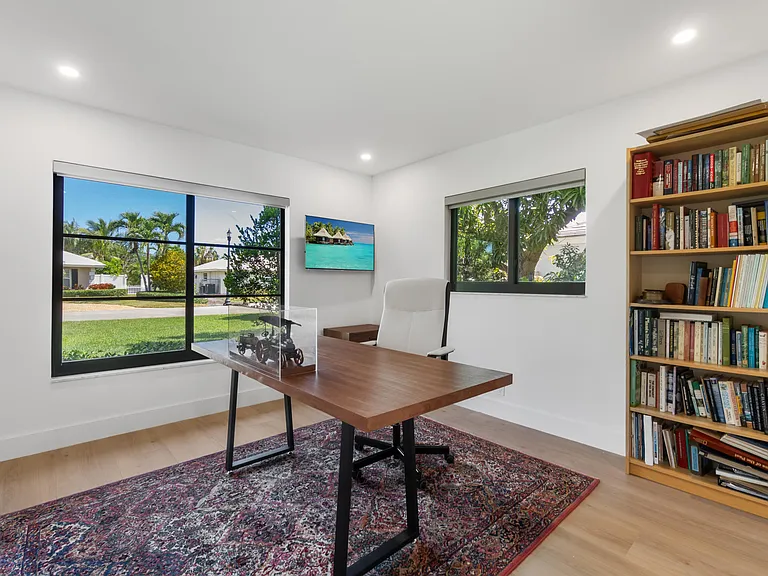 820 Canary Walk — Photo 14