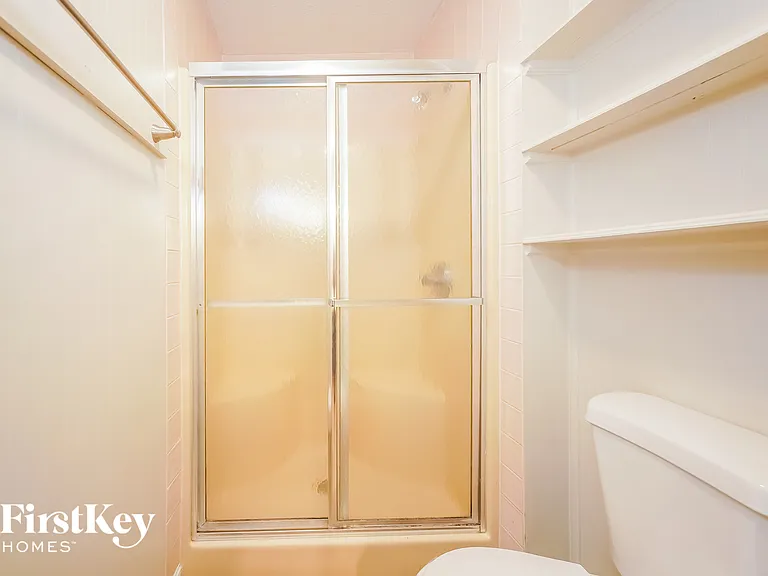 825 Country Ln — Photo 8