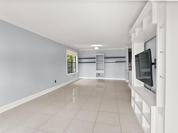 2nd image of 2924 Manhattan Blvd Unit 157