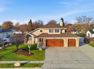 1182 W Country Ridge Dr, South Jordan, UT 84095