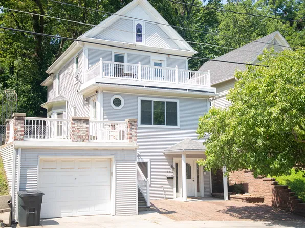 446 S 1st St, Council Bluffs, IA 51503