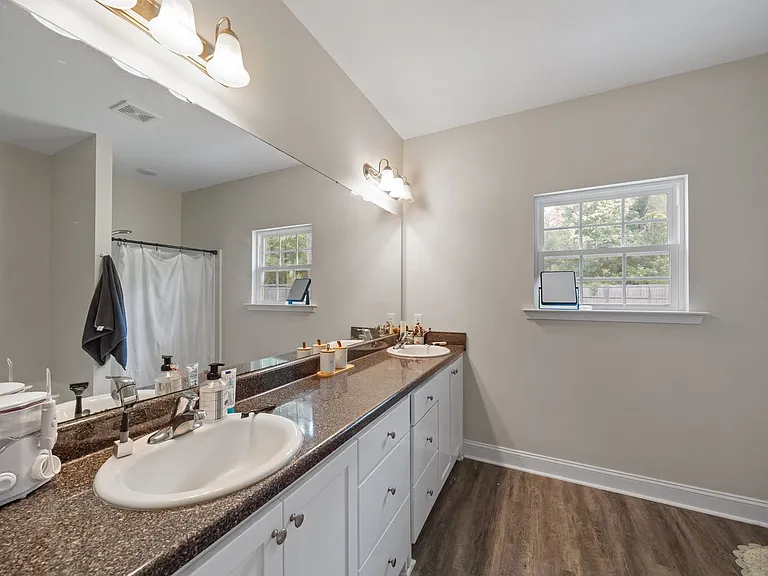 118 Clay St NE — Photo 23
