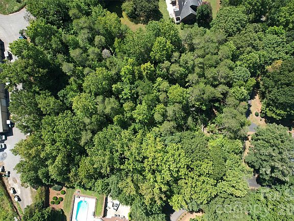 4th image of 3924 Deer Run Dr NE