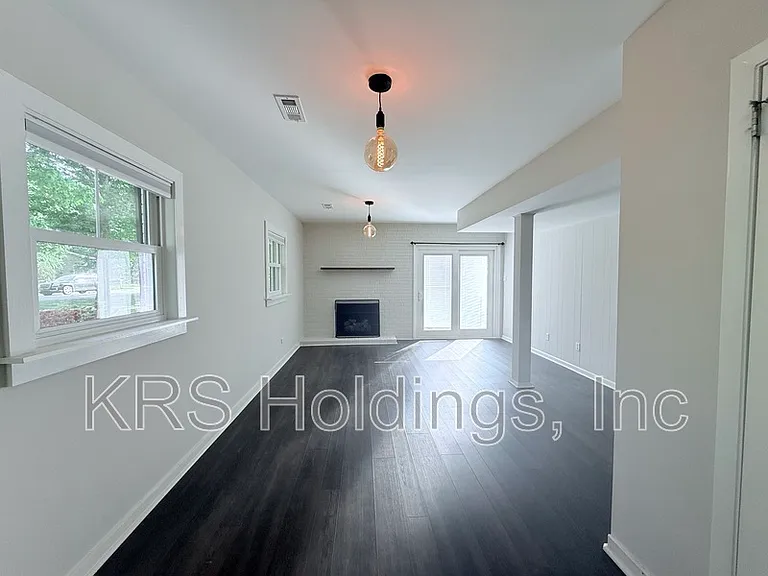 1512 Basewood Dr — Photo 5