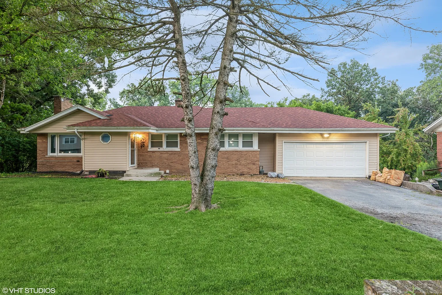 828 Exmoor Rd photo 1