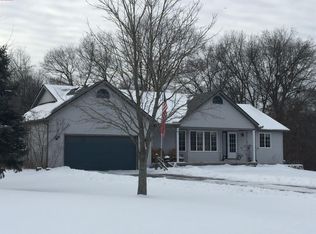 10365 Home Shore Dr, Pinckney, MI