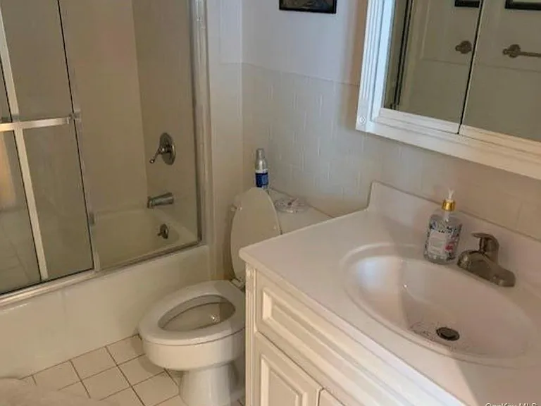 220 W Broadway #104 — Photo 9