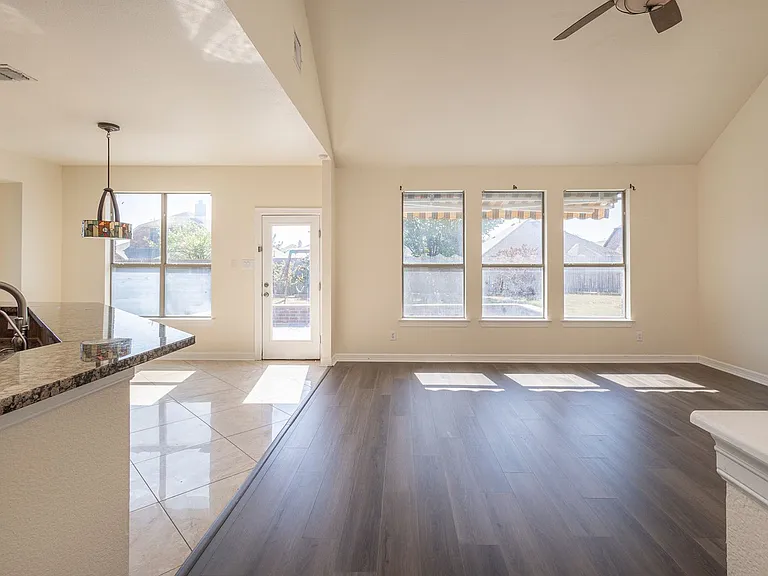 2905 Preston Ln — Photo 26