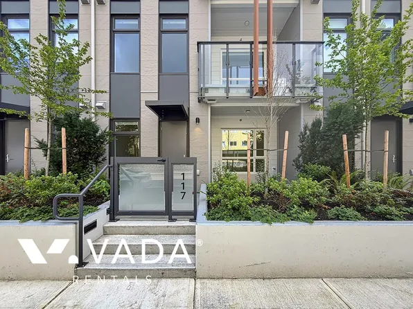 82 1st St, New Westminster, BC