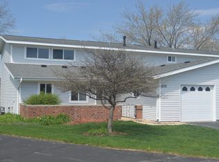 1072 Groton Ct, Schaumburg, IL 60193