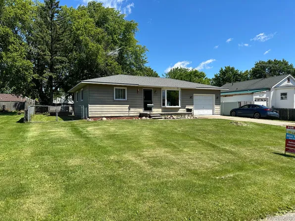 205 Guy St, Yale, MI 48097