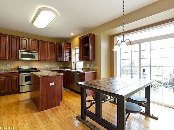 3rd image of 10717 Potomac Dr