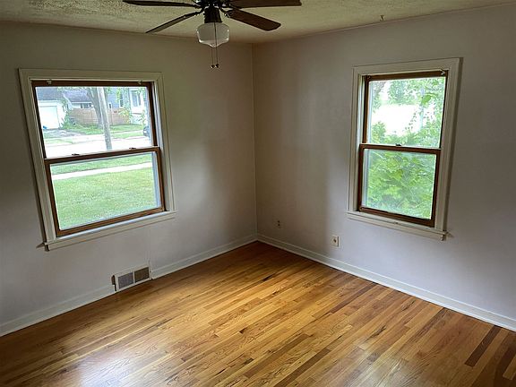 5th image of 827 W South St