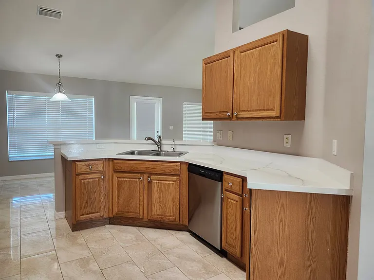 1713 SW 13th St — Photo 7