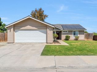 1050 Cherry Ln, Lemoore, CA 93245