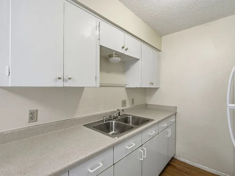 2319 Greenfield Pkwy — Photo 38