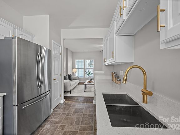 5th image of 5341 Jocelyn Ln