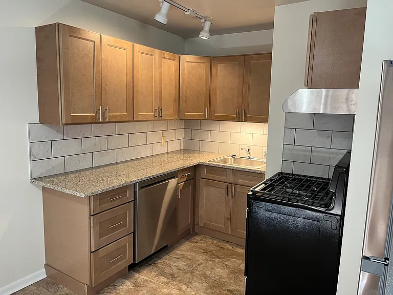 865 E Main St #H — Photo 1