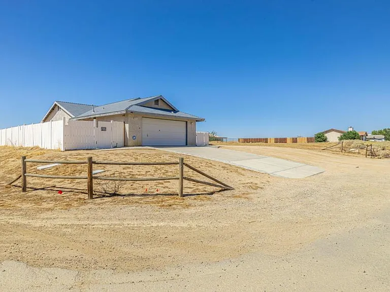 6940 Quezon Ave — Photo 34