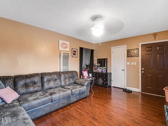 5th image of 370 Bird St