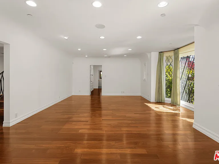 512 N Linden Dr — Photo 2