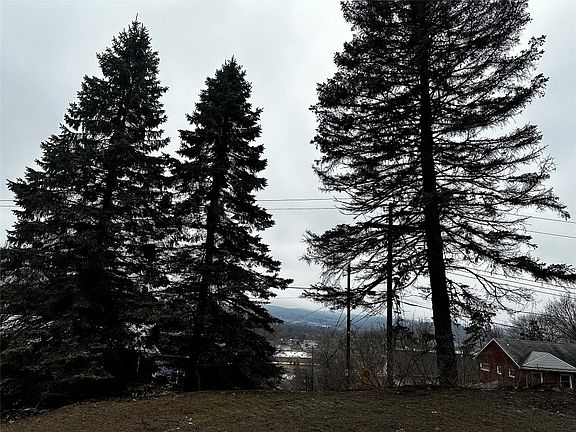 5th image of 40 Sunset Dr