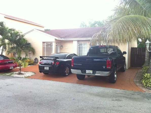 18865 NW 63 Court Cir, Hialeah, FL 33015