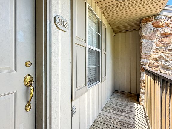 3rd image of 208 Greenview Dr