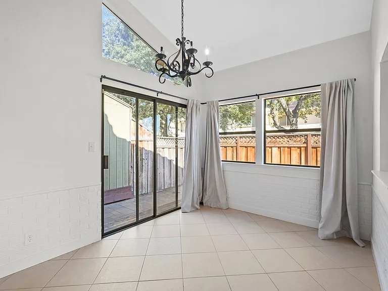 472 N Winchester Blvd — Photo 14