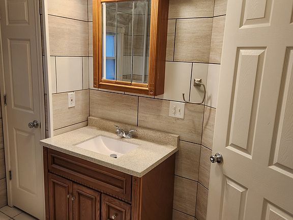 4th image of 22 Tracy St #2