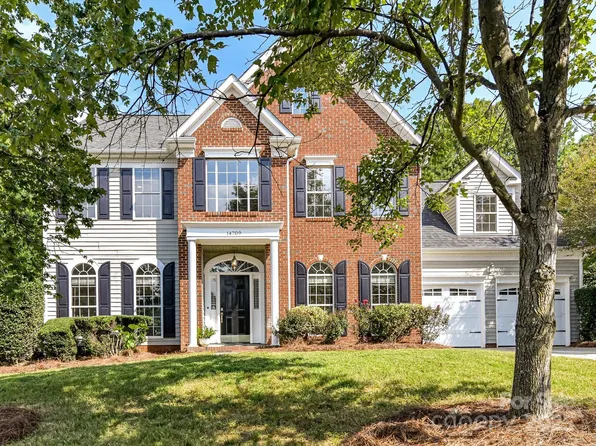 14709 Pomerol Ln, Pineville, NC 28134