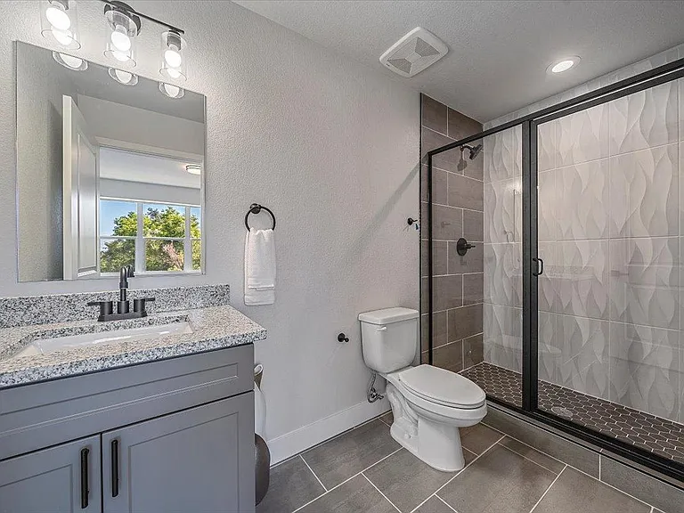 1324 Benton St — Photo 11